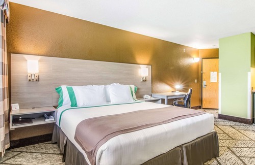 Poulsbo Hotel | GuestHouse Inn & Suites Hotel Poulsbo