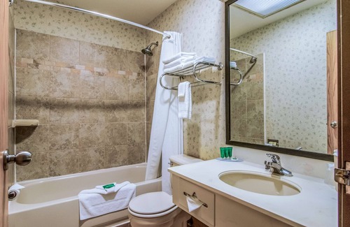 Poulsbo Hotel | GuestHouse Inn & Suites Hotel Poulsbo