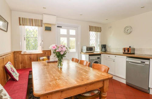 Longnor Cottage | GUN END COTTAGE, pet friendly, with open fire in Swythamley
