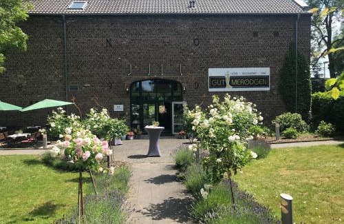 Inden House | Gut Merödgen