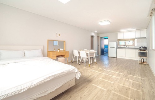 Gyeongju House | Gyeongju Gampo Laviangrose Pool Villa