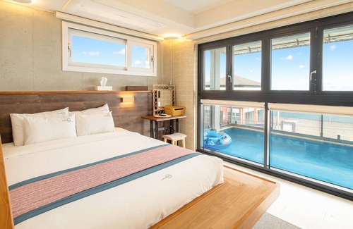 Gyeongju House | Gyeongju Luna Piena Poolvilla