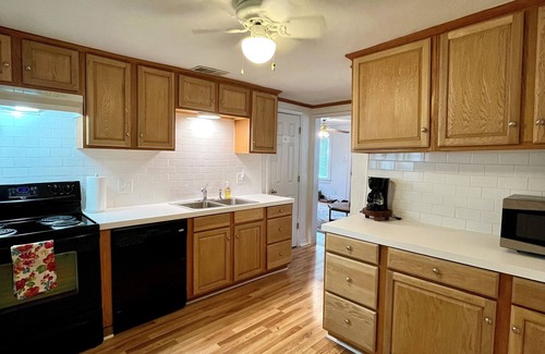 Wichita Falls House | Gypsy Terrace near MSU, hospital, & country club