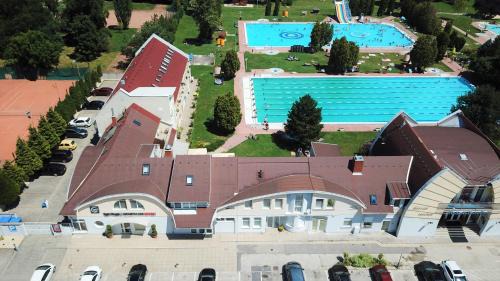 Komarom Apartment | Hét Vezér Apartmanhotel