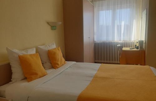 Neuf-Brisach Hotel | Hôtel Restaurant Aux Deux Roses