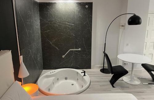 Noja Hotel | H. Pelayo Autocheck-In Suites con Jacuzzi