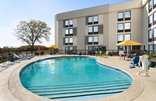 Waldron Hotel | Hampton Inn Kansas City - Airport