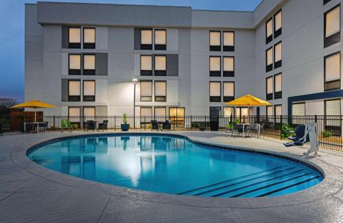 Waldron Hotel | Hampton Inn Kansas City - Airport