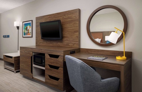 Bonanza Hotel | Hampton Inn Laredo