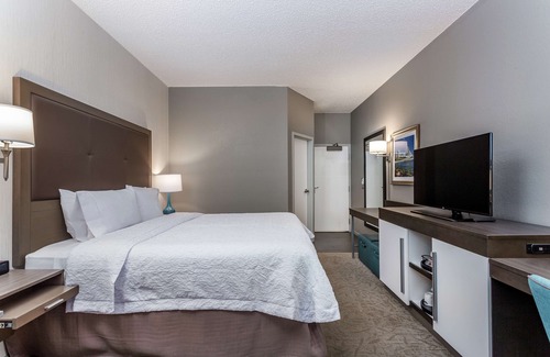 Milwaukee Hotel | Hampton Inn Milwaukee-Airport