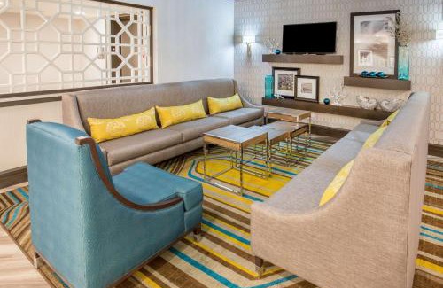 Monterey Hotel | Hampton Inn Monterey