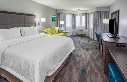 Monterey Hotel | Hampton Inn Monterey