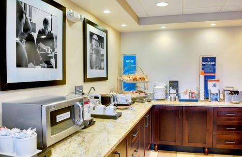 Moon Township Hotel | Hampton Inn Pittsburgh-Airport
