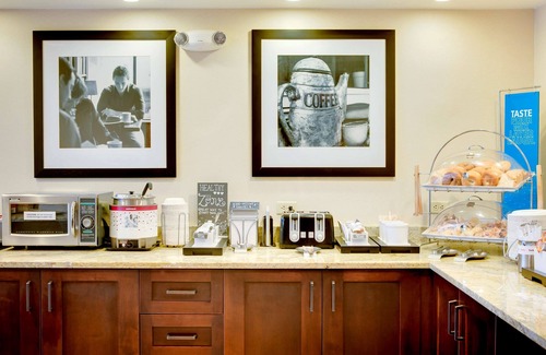 Moon Township Hotel | Hampton Inn Pittsburgh-Airport