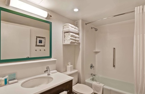 State College Hotel | Hampton Inn State College