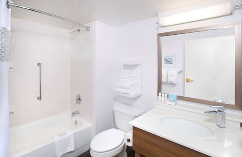 Parole Hotel | Hampton Inn & Suites Annapolis