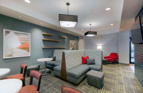Burlington Hotel | Hampton Inn & Suites Burlington