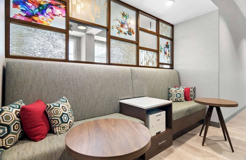 Illinois Medical District Hotel | Hampton Inn & Suites Chicago Medical District UIC