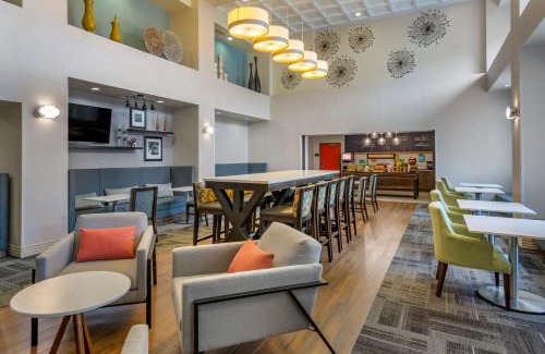 West Edmonton Hotel | Hampton Inn & Suites Edmonton/West