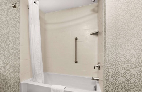 Fairbanks Hotel | Hampton Inn & Suites Fairbanks