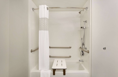 Largo Hotel | Hampton Inn & Suites Largo