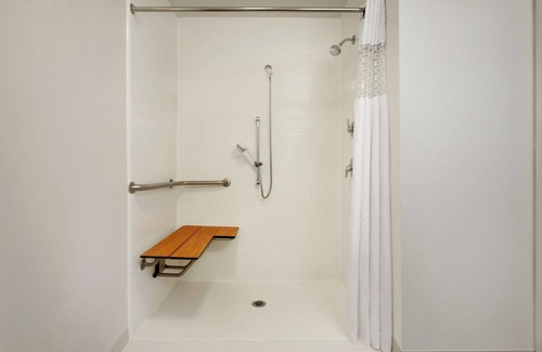 Largo Hotel | Hampton Inn & Suites Largo
