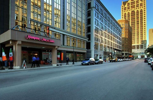 Westown Hotel | Hampton Inn & Suites Milwaukee Downtown