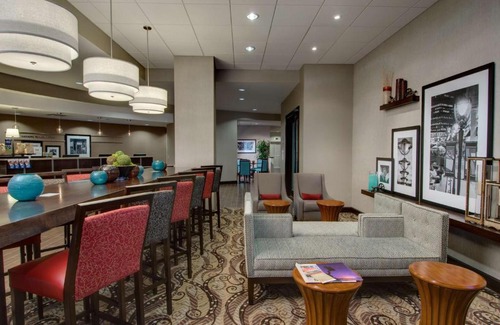 Westown Hotel | Hampton Inn & Suites Milwaukee Downtown