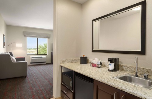Glendale Sports and Entertainment District Hotel | Hampton Inn & Suites Phoenix Glendale-Westgate