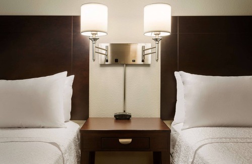 Glendale Sports and Entertainment District Hotel | Hampton Inn & Suites Phoenix Glendale-Westgate