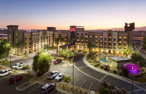 Glendale Sports and Entertainment District Hotel | Hampton Inn & Suites Phoenix Glendale-Westgate