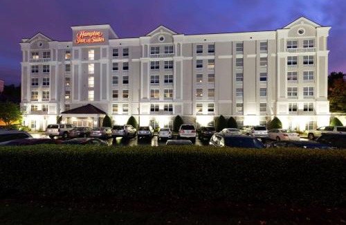 Southwest Raleigh Hotel | Hampton Inn & Suites Raleigh Cary Lenovo Center