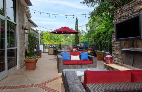 Southwest Raleigh Hotel | Hampton Inn & Suites Raleigh Cary Lenovo Center