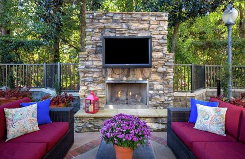 Southwest Raleigh Hotel | Hampton Inn & Suites Raleigh Cary Lenovo Center