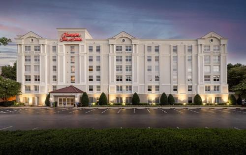 Southwest Raleigh Hotel | Hampton Inn & Suites Raleigh Cary Lenovo Center