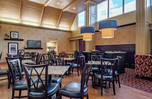 Williamsburg Hotel | Hampton Inn & Suites Williamsburg-Richmond Road