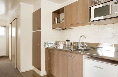 Russell Hotel | Hananui Lodge and Apartments