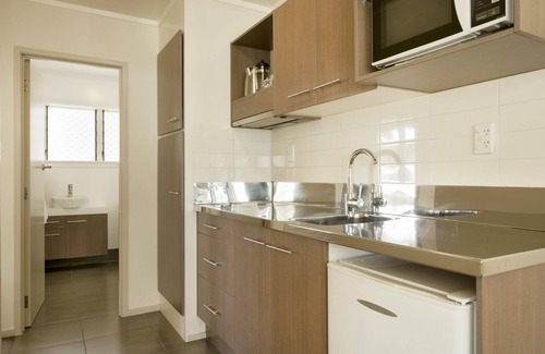 Russell Hotel | Hananui Lodge and Apartments