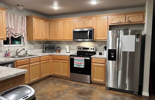 Lampasas House | Hankins’ Hideaway: Spacious 3BR Western Lodge w/Modern Amenities in Lampasas