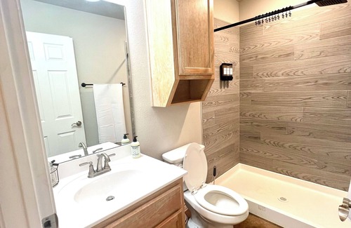 Lampasas House | Hankins’ Hideaway: Spacious 3BR Western Lodge w/Modern Amenities in Lampasas