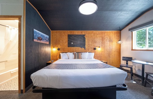 Pinnacles Entrance Badlands Hotel | Hansen Inn & Cabins, Cabin, Single King, Dog Friendly, No Smoking