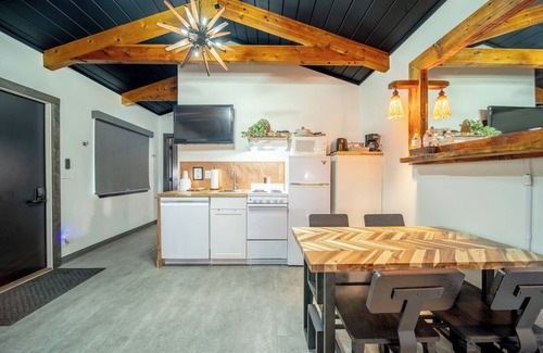 Pinnacles Entrance Badlands Hotel | Hansen Inn & Cabins, Cabin Suite, 1 King, 1 Queen, Sleeper Sofa, Dog Friendly