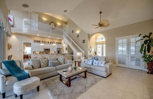 Caloosahatchee Villa | Happy Cape 24 – a spacious 3-bedroom villa in Cape Coral, ideal for families or couples.