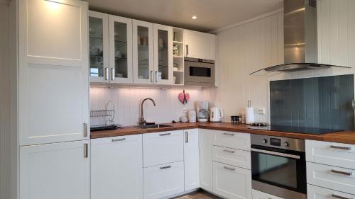 Haram Apartment | Haramsøy Holiday Apartment- Island Life North