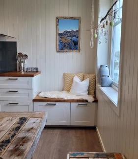 Haram Apartment | Haramsøy Holiday Apartment- Island Life North
