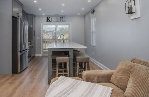 Fox Lake House | Harbor Clubhouse 3-Bed 3.5-Bath Modern Waterfront with Hot Tub & Pet Friendly