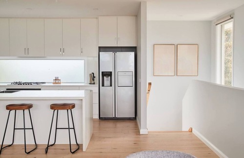 Clifton Springs House | Harbour Horizons Balcony BBQs and Calm Water Views