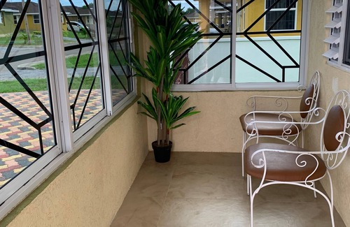 Old Harbour House | Harbour Oasis Retreat - Charming 2 Bedroom House