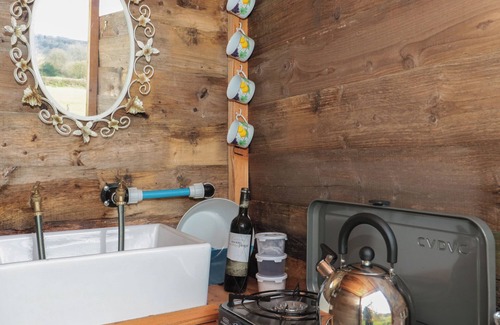 Kingston St Mary Cottage | HARRI'S HUT, pet friendly, with open fire in Bishop's Lydeard