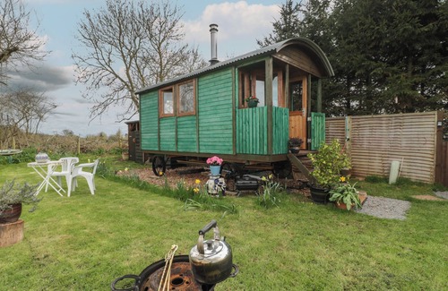 Kingston St Mary Cottage | HARRI'S HUT, pet friendly, with open fire in Bishop's Lydeard